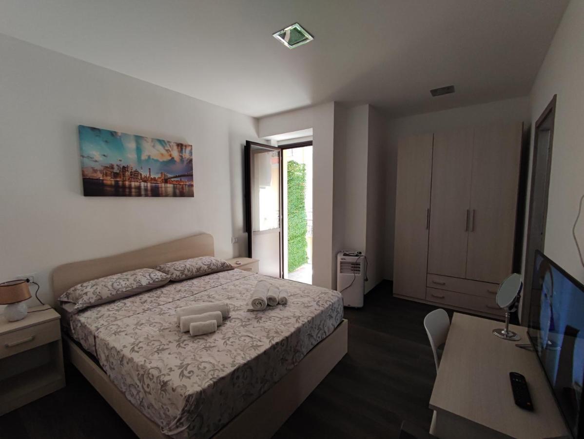 B&B Tucci ชิโรมารีนา ภายนอก รูปภาพ